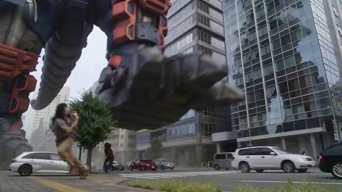 巨型重装机甲摧毁现代都市 reference image-1